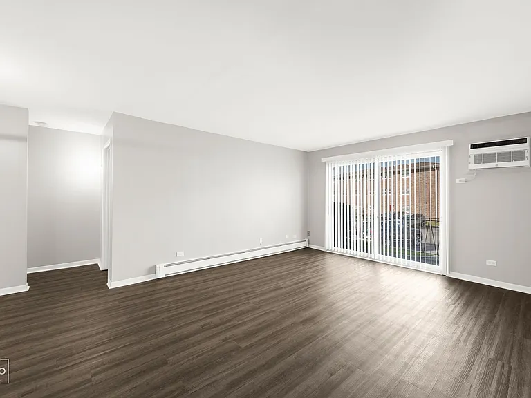 Woodland Court Apartments — Photo 7