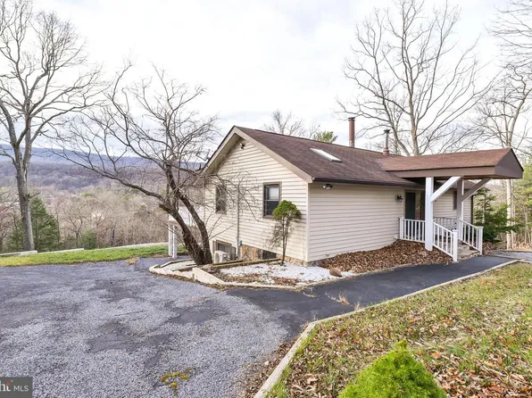 547 Mawani Village Ln, Berkeley Springs, WV 25411