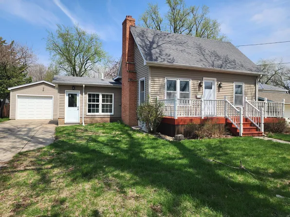 608 6th St NW, Independence, IA 50644