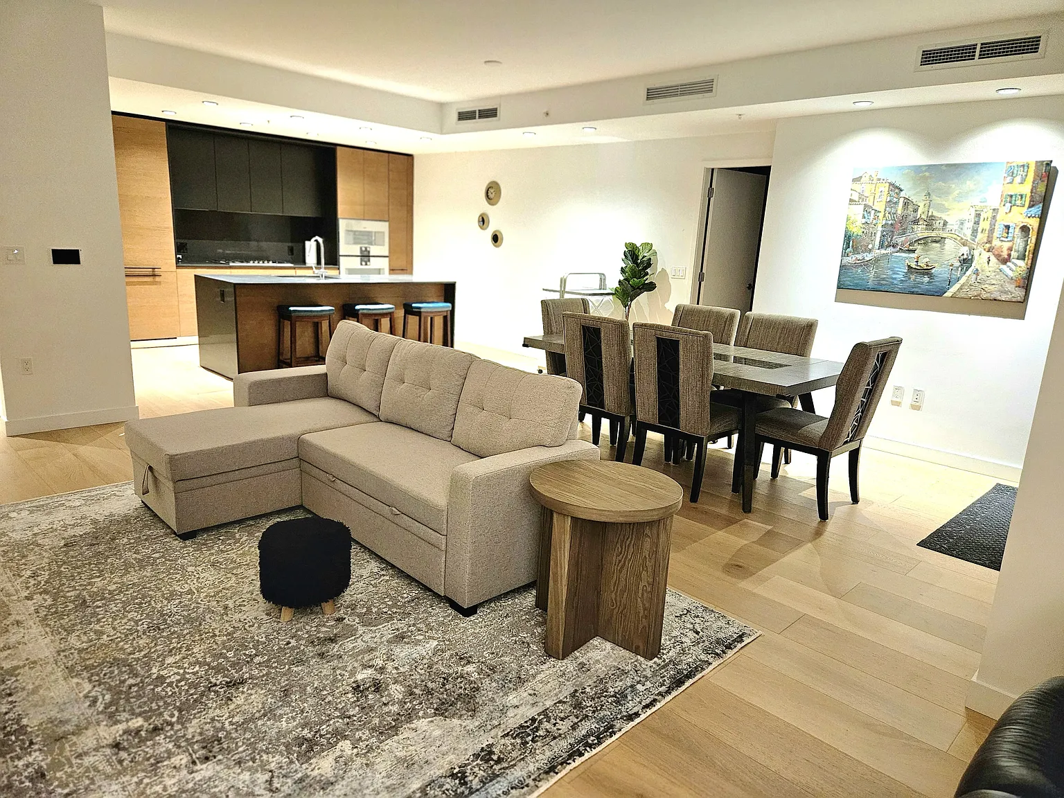 2 bed, 1208 sqft, $6,500 — Photo 3