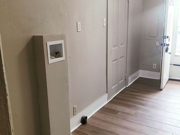 4th image of 205 E College St #C