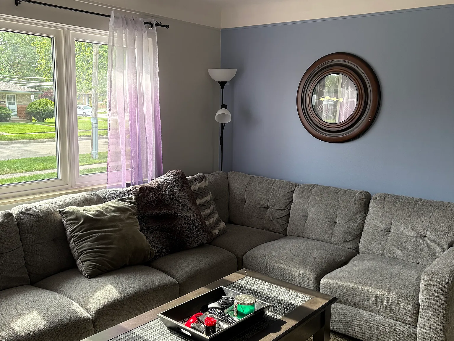 3 bed, 906 sqft, $700 — Photo 2