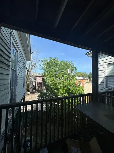216 E Henry St Photo 1
