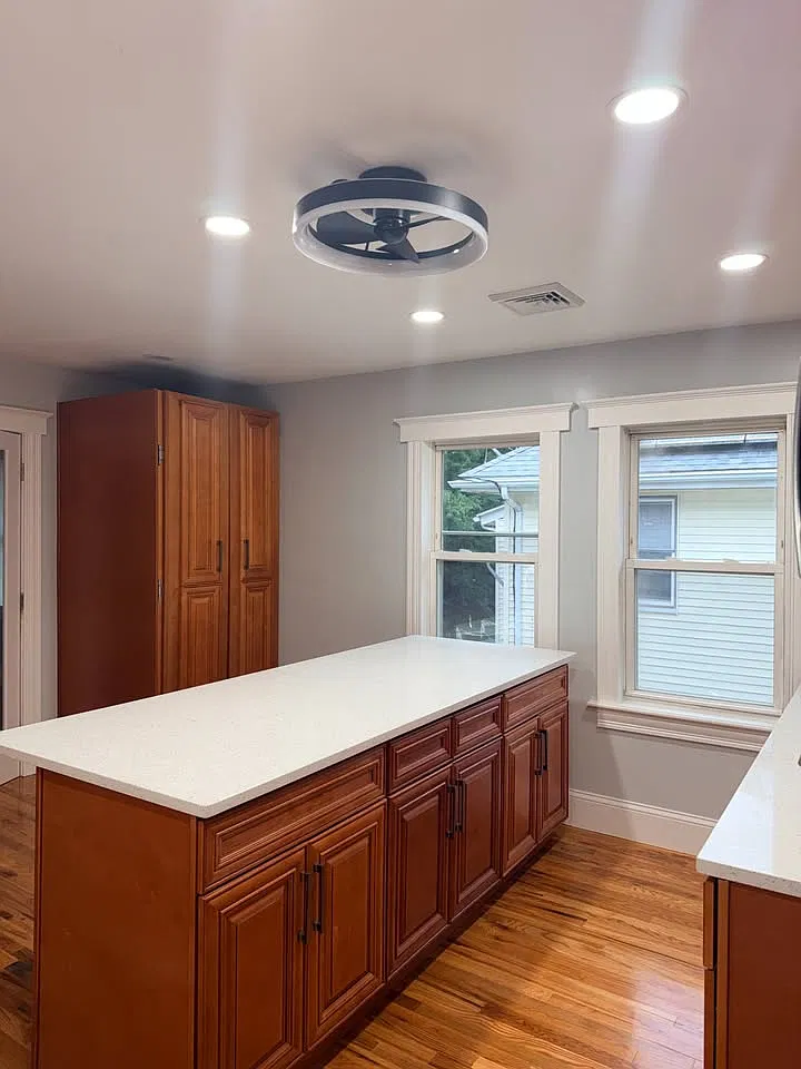 3 bed, 1.5 bath, 1960 sqft, $3,200 — Photo 2