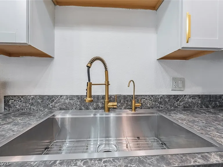 1610 E Ogden Ave — Photo 14