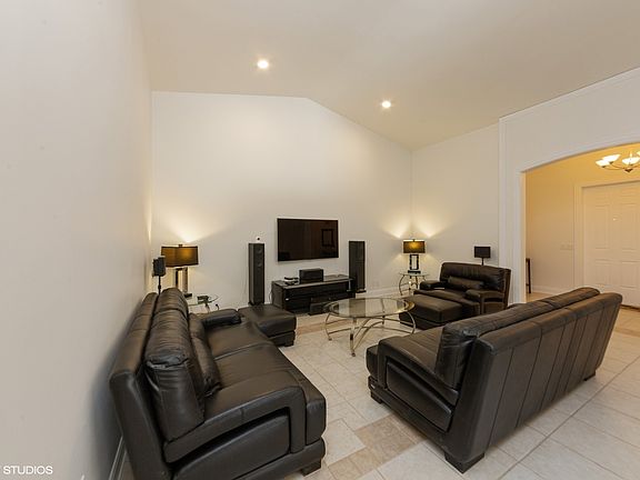 4th image of 11144 Waterford Ave
