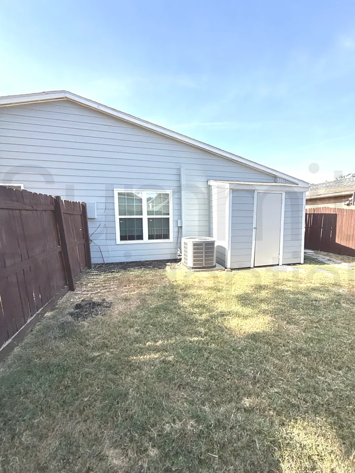 2 bed, 1.0 bath, 949 sqft, $1,695 — Photo 2