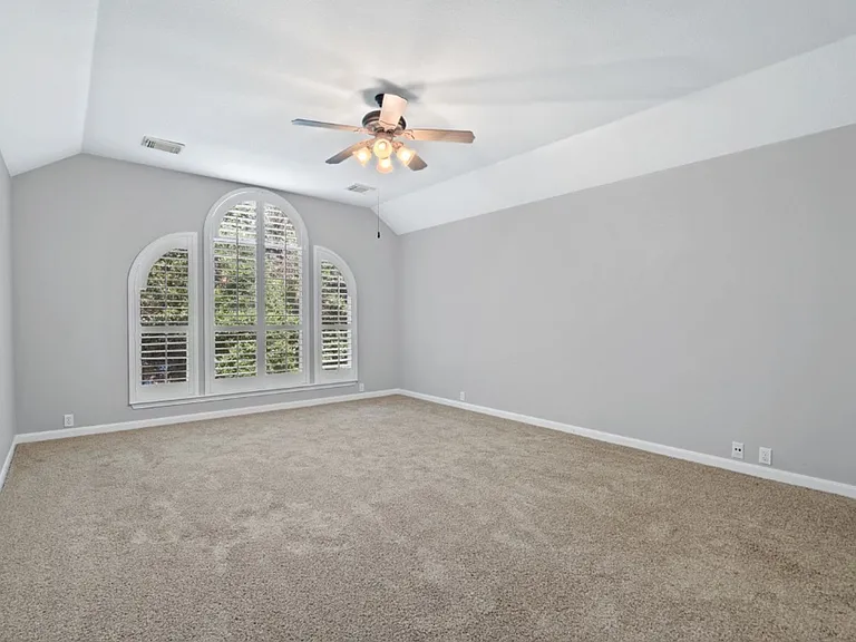 10724 Thoroughbred Dr — Photo 21