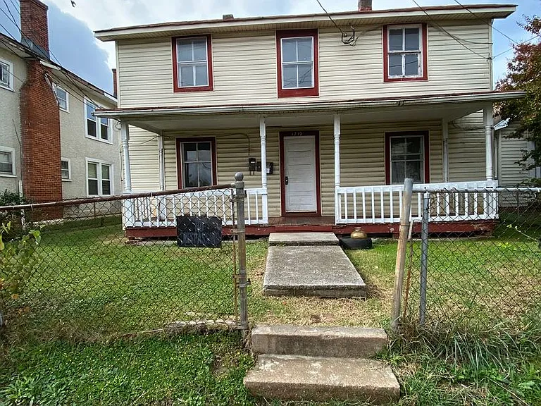 1219 Campbell Ave — Photo 1
