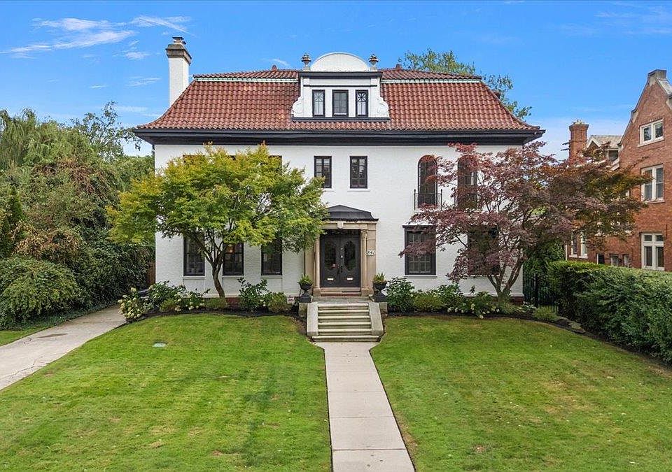 1st image of 841 W Boston Blvd