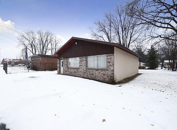 3rd image of 31065 Forest Blvd