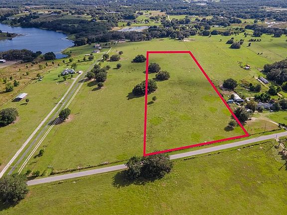 3rd image of 156 SE Place Rd