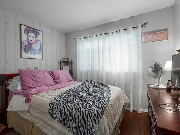 5th image of 860 Loyola Dr