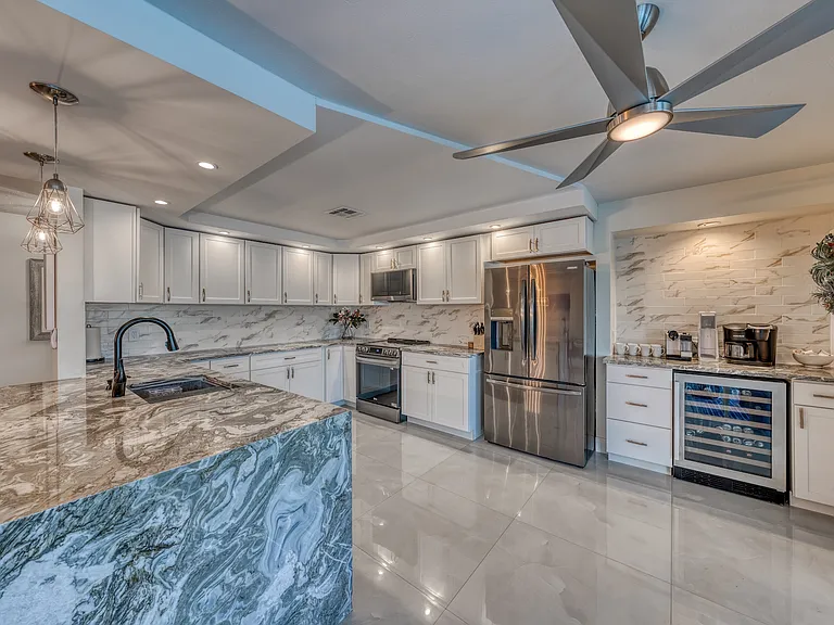 SE 1st Pl — Photo 18