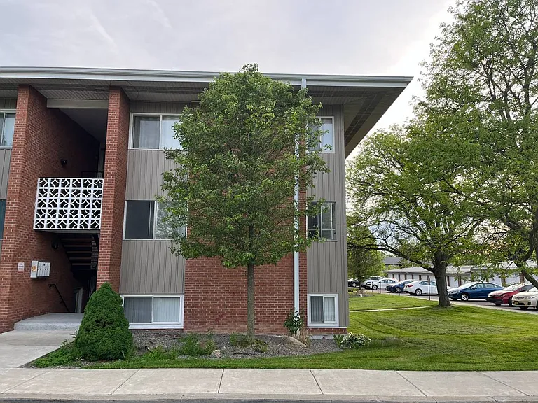 2252 N Triphammer Rd — Photo 11