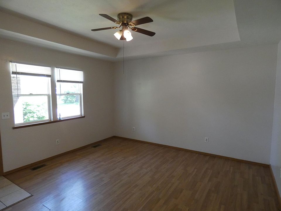 Spacious living room