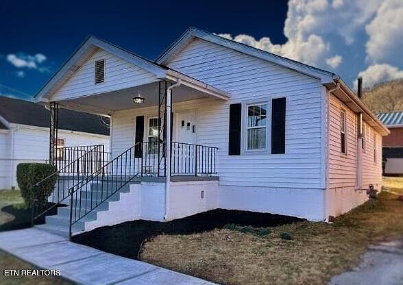 1st image of 926 W Walden St