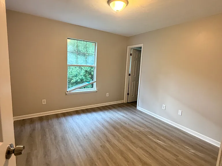 2525 Hartsfield Rd #4 — Photo 3