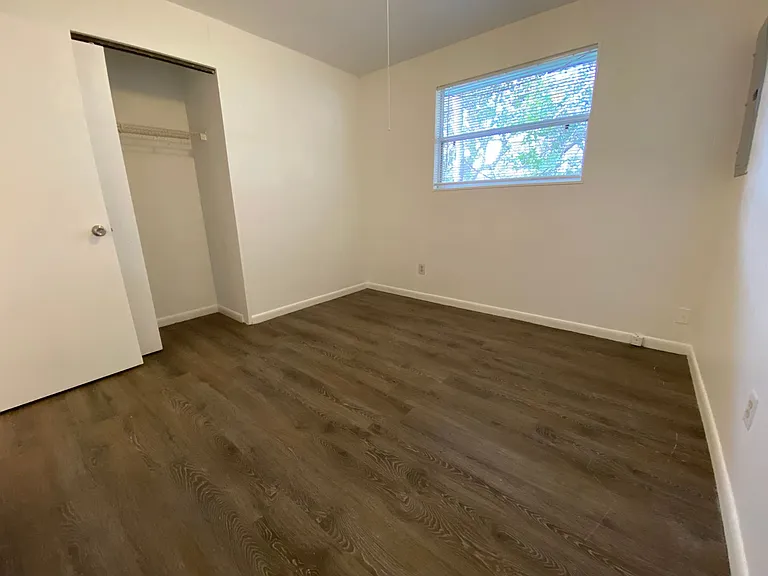 2642 Chester Ave — Photo 7