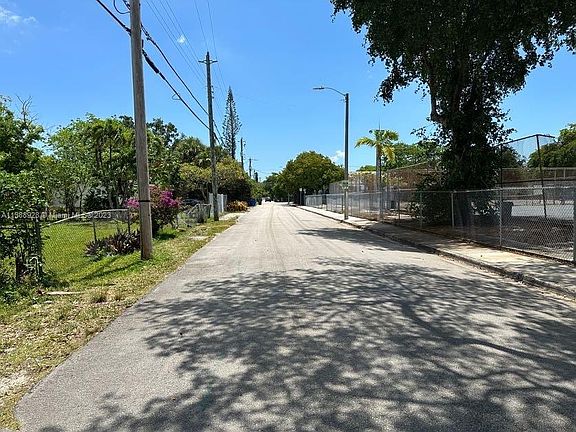 4th image of 3927 NE Washington Ave