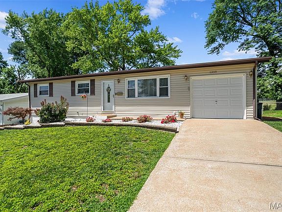 2nd image of 1255 Acredale Dr