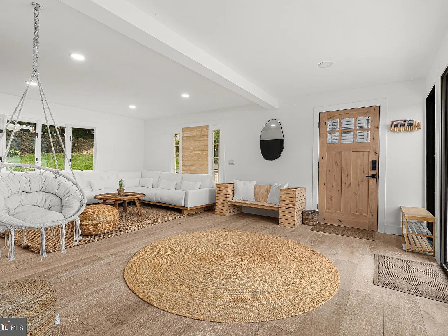 4 bed, 1656 sqft, $6,495 — Photo 3