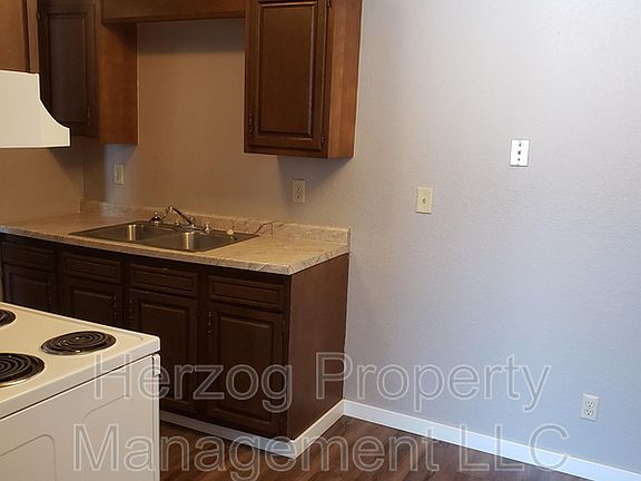 2nd image of 304 Kenwood Dr #203