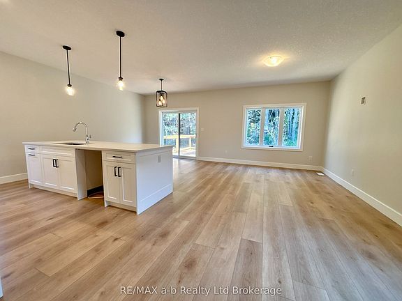 4th image of 41 Cash Cres