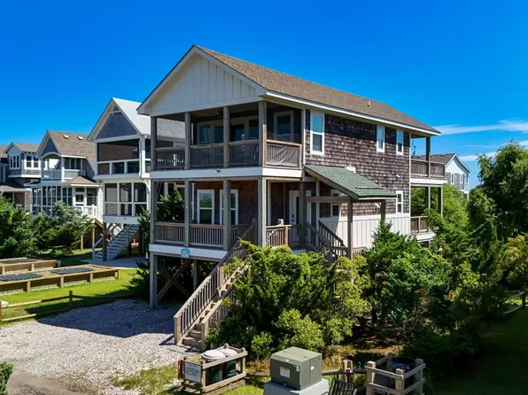 74 Lake Dr, Ocracoke, NC 27960