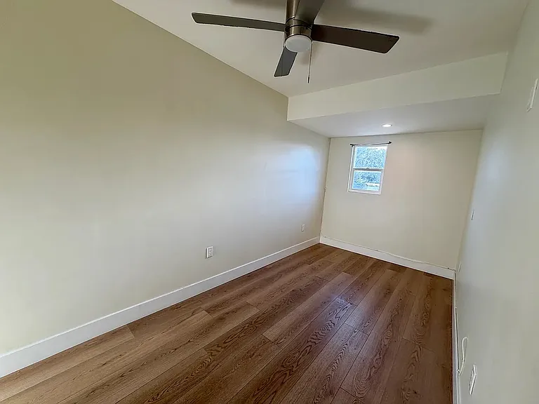 1122 Orizaba Ave #1122 — Photo 11