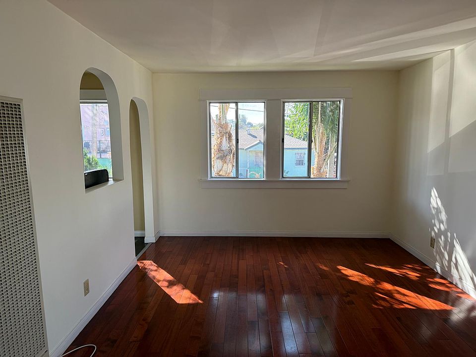 1st image of 4205 Lockwood Ave #8