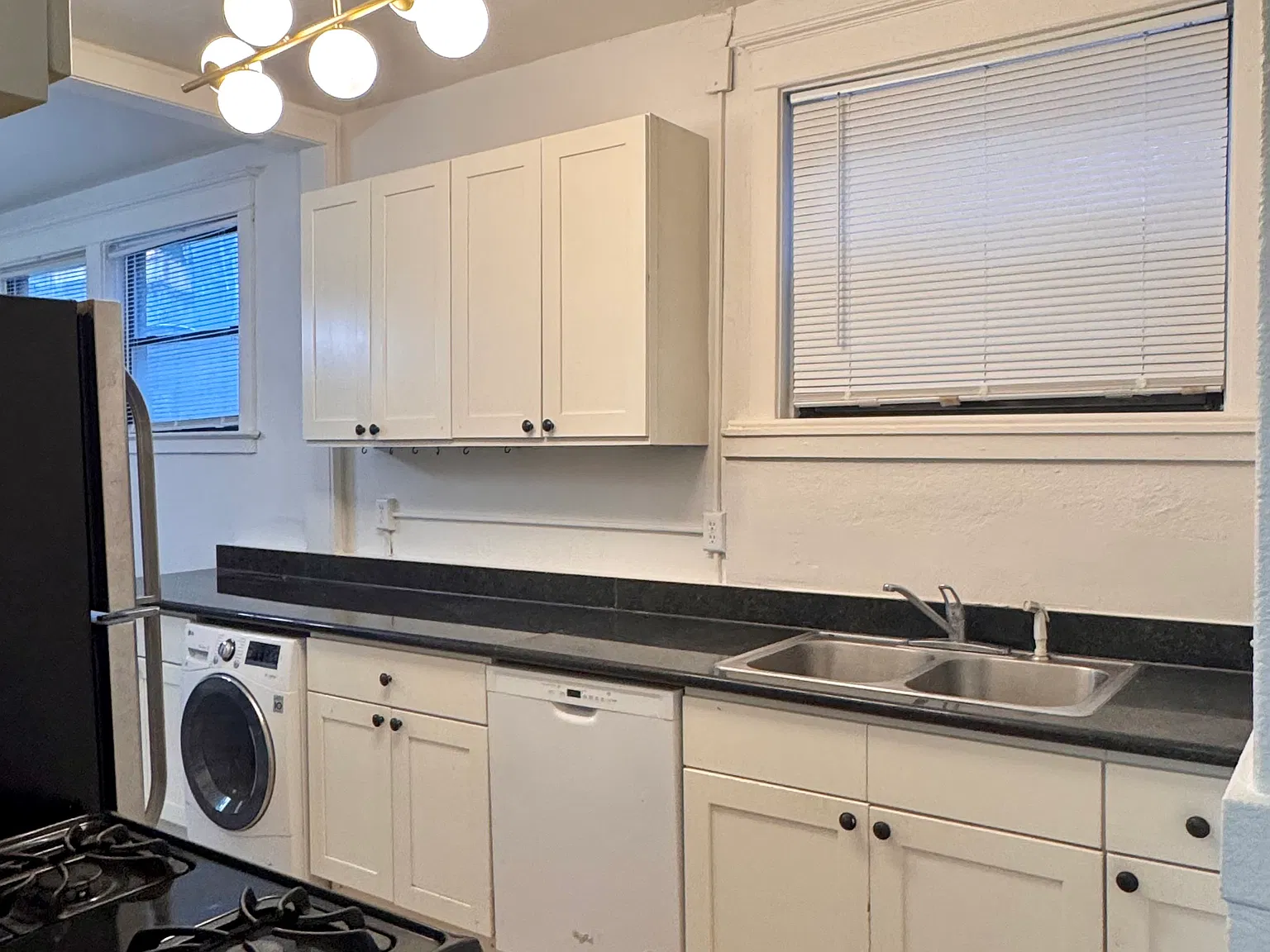 2 bed, 750 sqft, $2,275 — Photo 2
