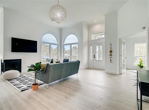 4th image of 101 Peterson Ct