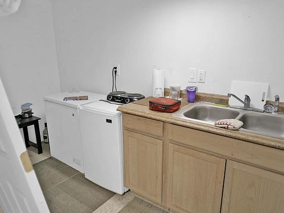 3rd image of 11101 Dyer St #2