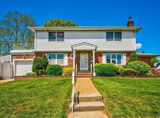 41 Seaton Pl, Valley Stream, NY 11580