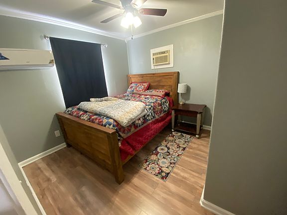 2nd image of 302 N Avenue J