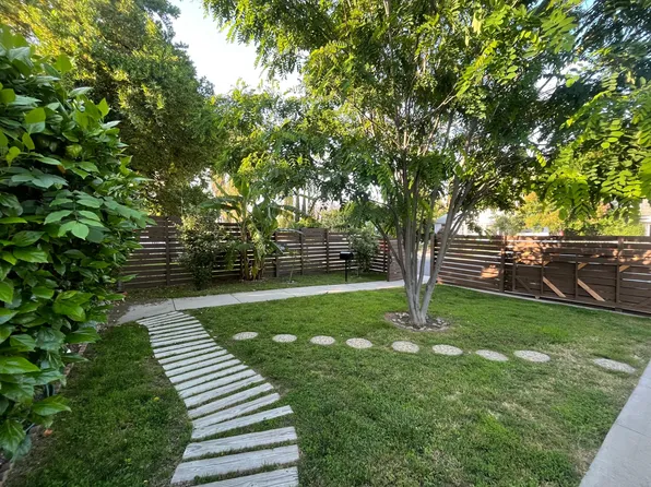 5311 Don Pio Dr, Woodland Hills, CA 91364