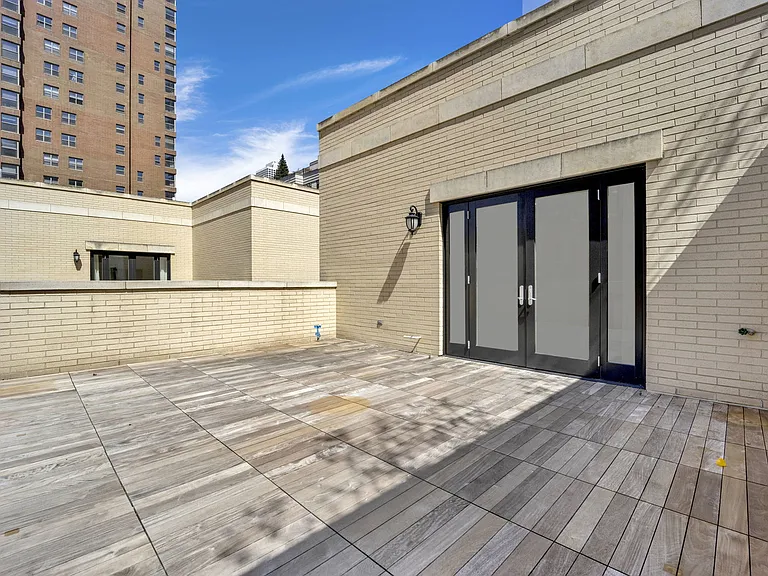 105 W Chestnut St #105 — Photo 6