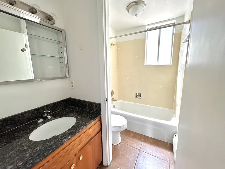 764 N 700 E — Photo 12