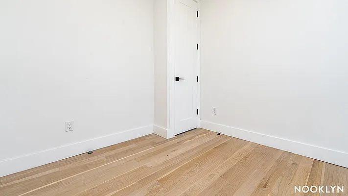 Bedroom, photo 1