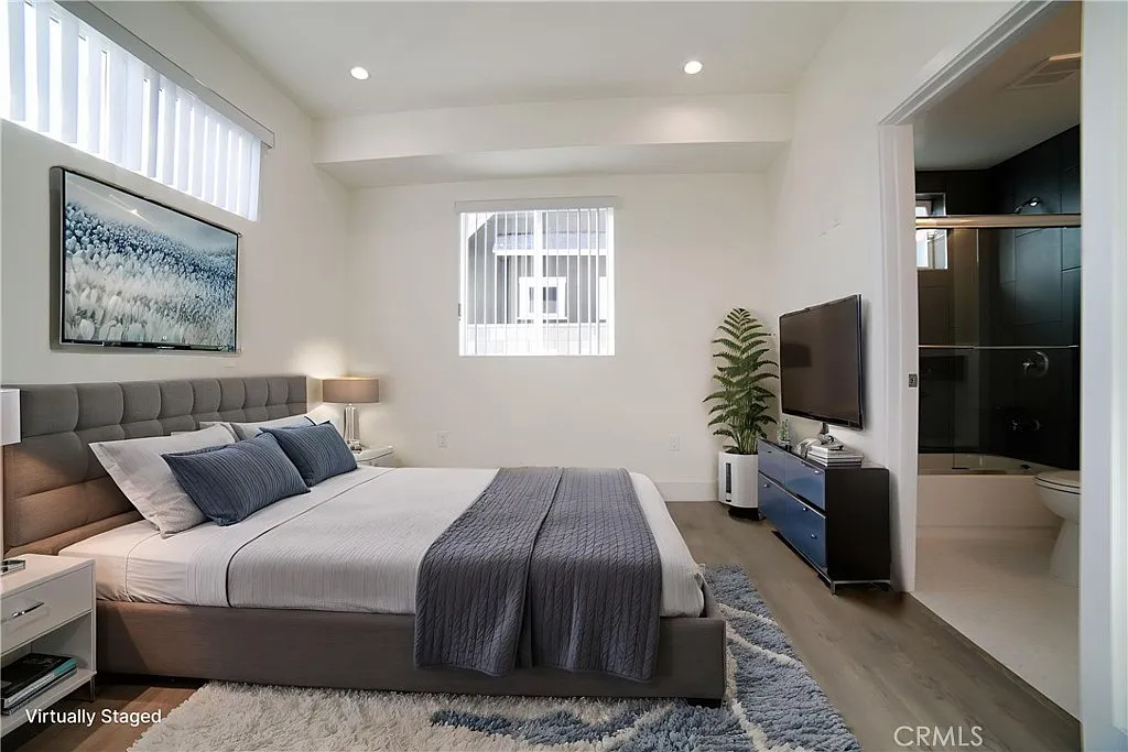 4 bed, 2210 sqft, $4,500 — Photo 4