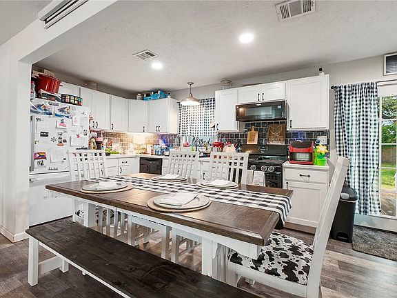 3rd image of 4110 Margaret St
