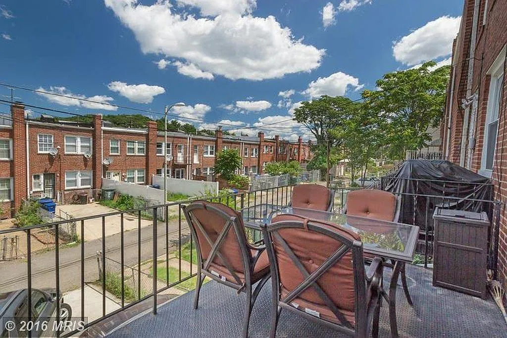 3 bed, 1300 sqft, $3,000 — Photo 4
