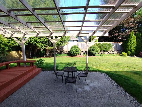 4th image of 26654 SE 18th St