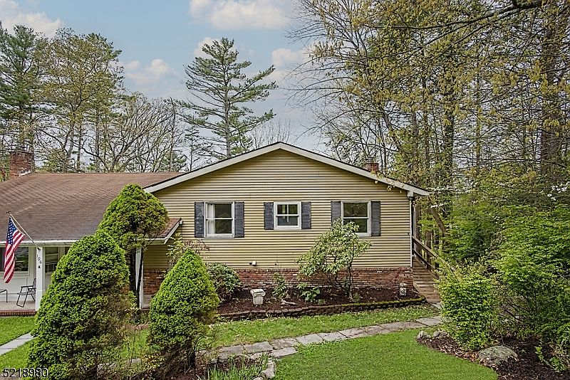 1st image of 106-B Hemlock Hill #2