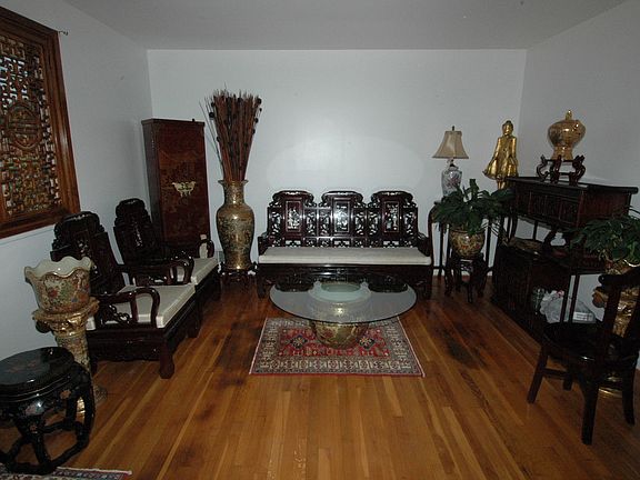 3rd image of 10224 Stratford Ave