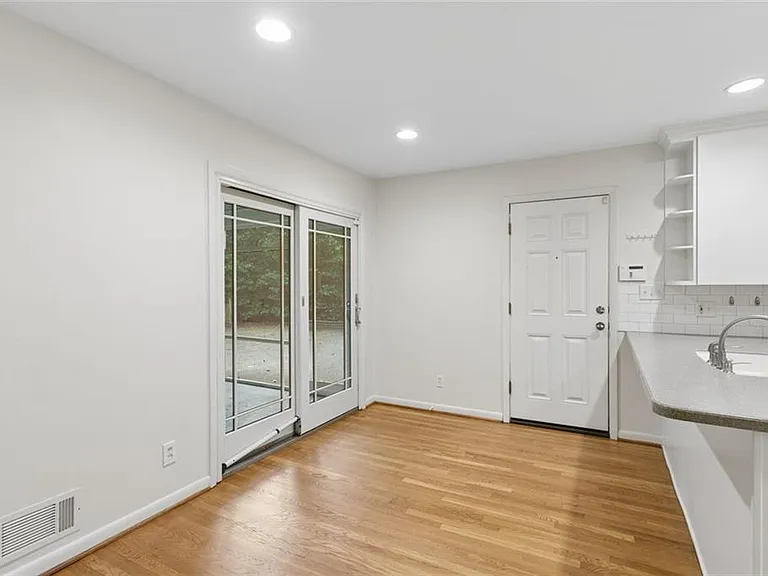 4775 Merlendale Ct NW — Photo 10