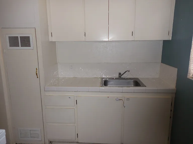 701 W Yandell Dr #1 — Photo 9