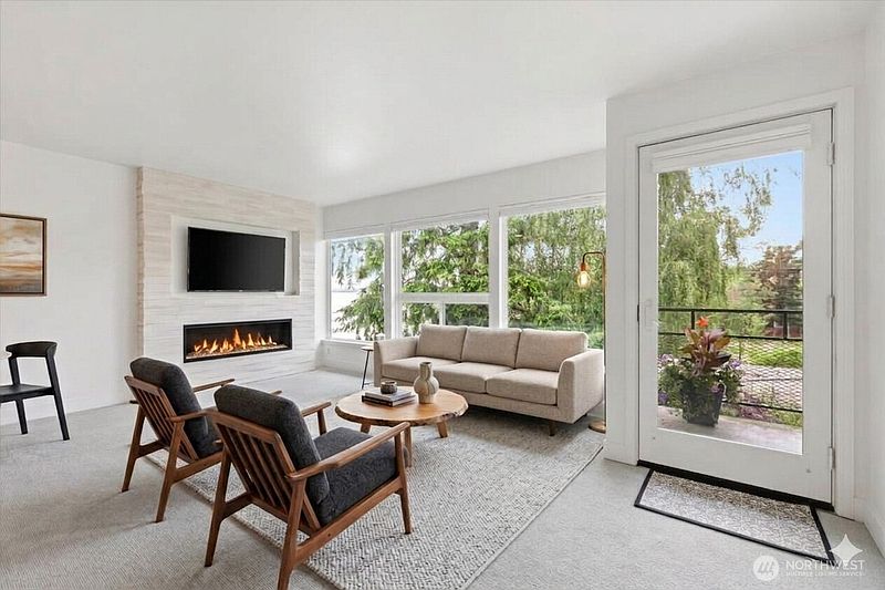 3rd image of 6201 Lake Washington Blvd NE #307