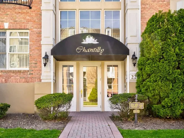 356 Trotting Lane, Westbury, NY 11590